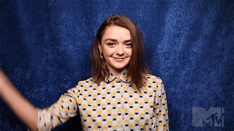 Maisie Williams Gifs